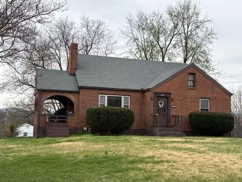 1121 Halliahurst Ave, Vinton, VA 24179