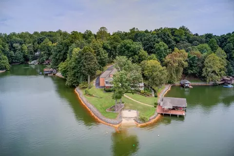 1300 Pats Dr, Moneta, VA 24121