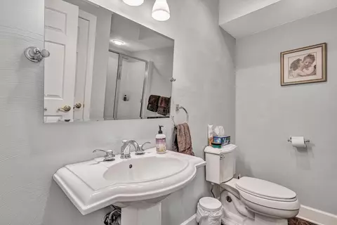 Bath - 5671 Split Rail Ln, Roanoke, VA 24018 photo 7 of 8