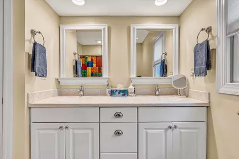 Bath - 5671 Split Rail Ln, Roanoke, VA 24018 photo 5 of 8