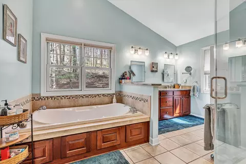 Bath - 5671 Split Rail Ln, Roanoke, VA 24018 photo 2 of 8