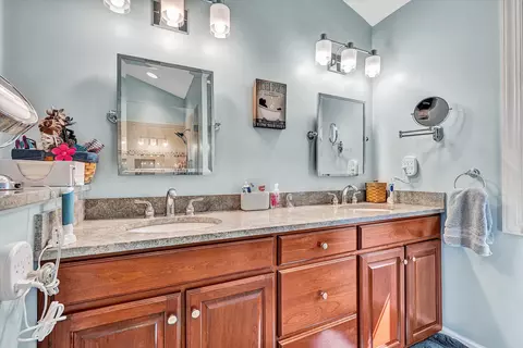 Bath - 5671 Split Rail Ln, Roanoke, VA 24018 photo 3 of 8