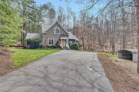 Exterior - 5671 Split Rail Ln, Roanoke, VA 24018 photo 6 of 17