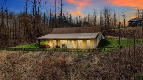 50 Doe Valley Dr SE, Copper Hill, VA 24079