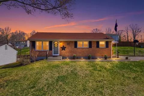 3076 Pebble Dr, Roanoke, VA 24014