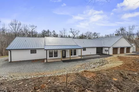 2409 Old Firetrail Rd, Huddleston, VA 24104