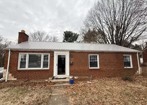 2516 Vancouver Dr NW, Roanoke, VA 24012
