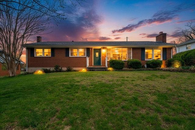 727 Plantation Cir, Roanoke, VA 24019