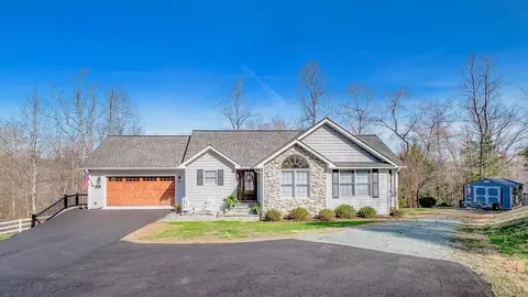 2085 Lakewood Forest Rd, Moneta, VA 24121