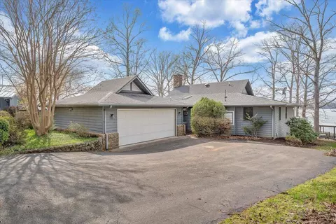 223 Lee Dr, Huddleston, VA 24104