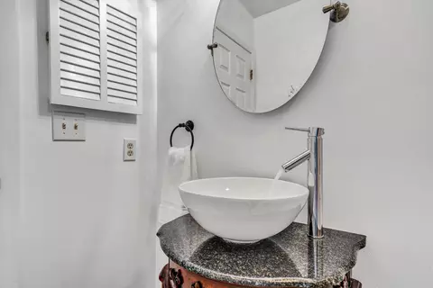 Bath - 7311 Maple Ct, Roanoke, VA 24018 photo 3 of 5