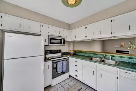 Kitchen - 7311 Maple Ct, Roanoke, VA 24018 photo 2 of 4