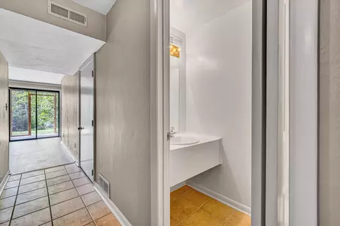 Entry Way - 7311 Maple Ct, Roanoke, VA 24018 photo 8 of 8