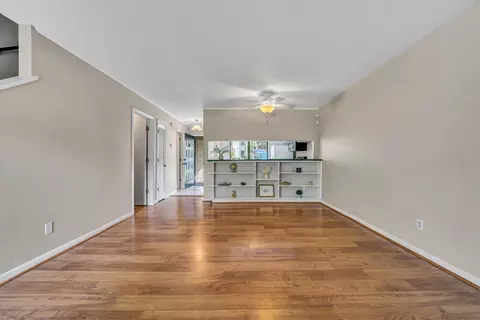 Living - 7311 Maple Ct, Roanoke, VA 24018 photo 2 of 5