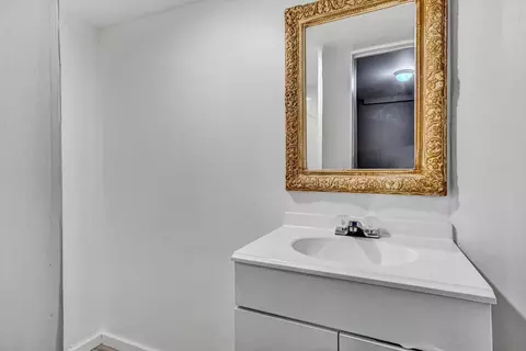 Bath - 7311 Maple Ct, Roanoke, VA 24018 photo 4 of 5