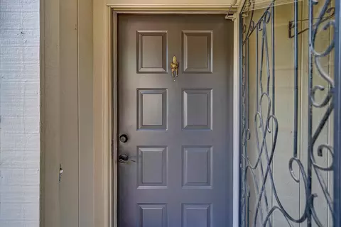 Entry Way - 7311 Maple Ct, Roanoke, VA 24018 photo 2 of 8