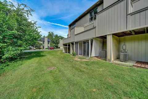 Exterior - 7311 Maple Ct, Roanoke, VA 24018 photo 6 of 10
