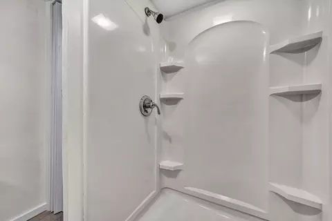 Bath - 7311 Maple Ct, Roanoke, VA 24018 photo 5 of 5
