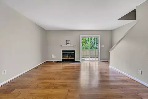 Living - 7311 Maple Ct, Roanoke, VA 24018 photo 3 of 5