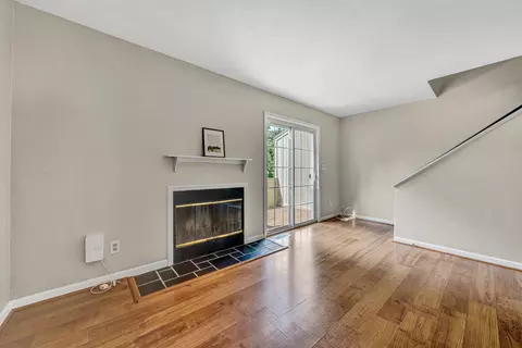 Living - 7311 Maple Ct, Roanoke, VA 24018 photo 4 of 5