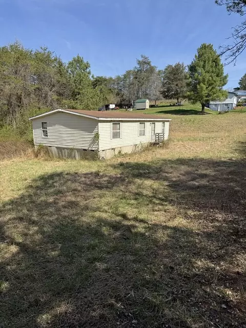 215 Rob-lee Dr, Martinsville, VA 24112