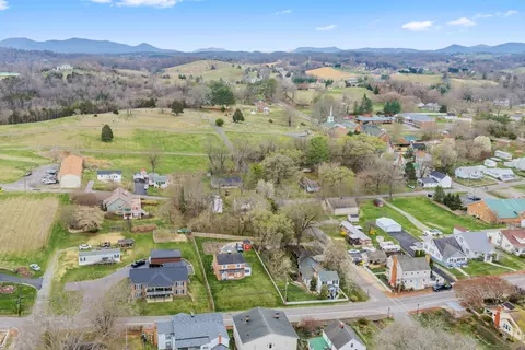 209 E Main St, Fincastle, VA 24090 photo 4