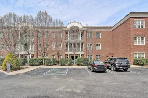 2125 Yellow Mountain Rd SE #111, Roanoke, VA 24014