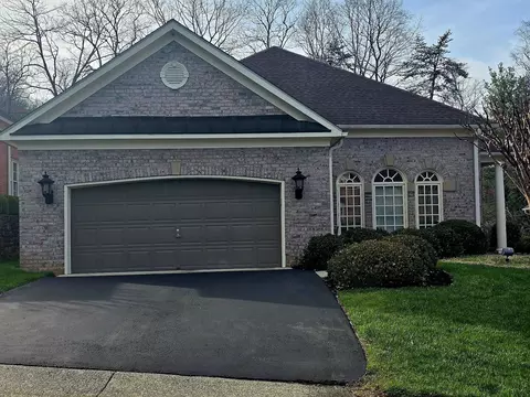6559 Fairway Estates Dr, Roanoke, VA 24018