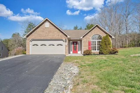 204 Montgomery Farms Ave, Moneta, VA 24121