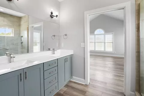 Bath - 1058 Eagle Crest Ln, Moneta, VA 24121 photo 3 of 9