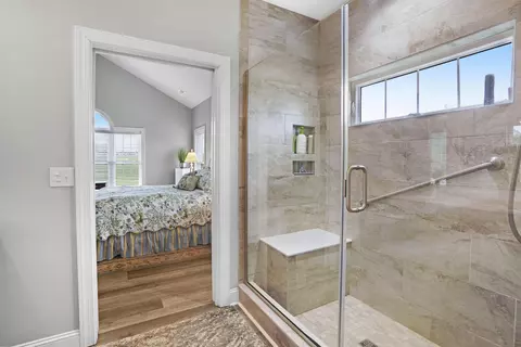 Bath - 1058 Eagle Crest Ln, Moneta, VA 24121 photo 7 of 9