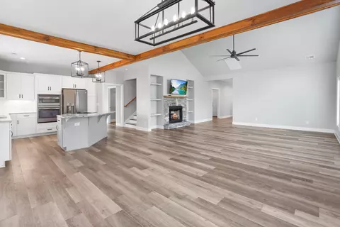 Living - 1058 Eagle Crest Ln, Moneta, VA 24121 photo 4 of 7