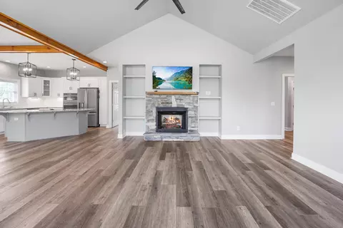 Living - 1058 Eagle Crest Ln, Moneta, VA 24121 photo 3 of 7