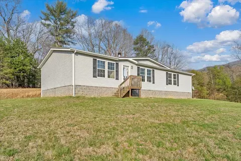 215 Cedar Bottom Rd, Natural Bridge Station, VA 24579