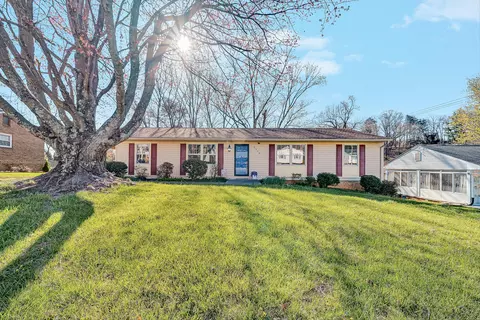 5918 Green Ridge Rd NW, Roanoke, VA 24019