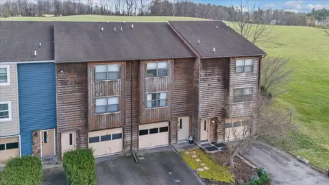 2615 Glade Dr SE, Christiansburg, VA 24073