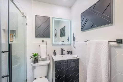 Bath - 1307 S Massie Ave, Covington, VA 24426 photo 1 of 4