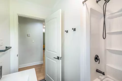 Bath - 1307 S Massie Ave, Covington, VA 24426 photo 4 of 4