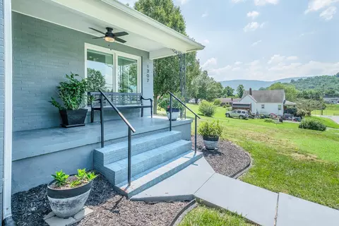 Exterior - 1307 S Massie Ave, Covington, VA 24426 photo 4 of 9