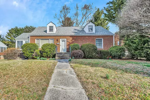 919 Logan St, Salem, VA 24153