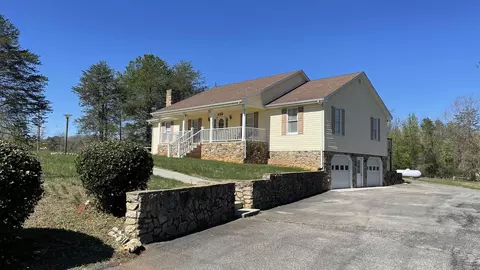 107 Hemlock Shores Dr, Goodview, VA 24095