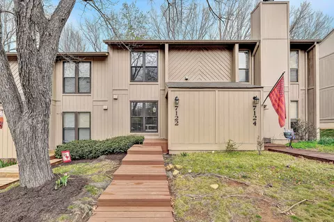 7122 Woods Crossing Dr, Roanoke, VA 24018