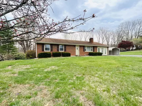 400 Woodland Cir, Lynchburg, VA 24502