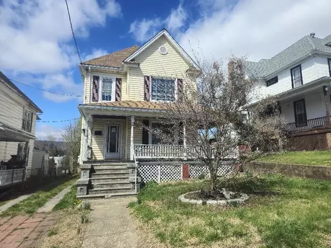 314 E Hawthorne St, Covington, VA 24426