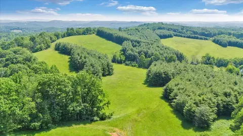 563 Dusty Rock Rd NW, Riner, VA 24149