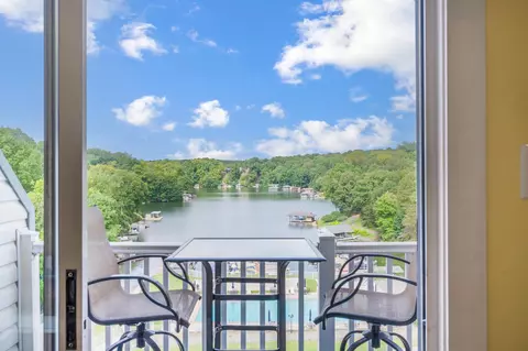 1085 Bluewater Apt 208 Dr, Moneta, VA 24121