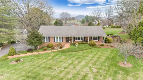 1720 Wycliffe St, Bedford, VA 24523