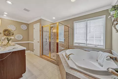 Bath - 1935 Springmill Rd, Salem, VA 24153 photo 2 of 4