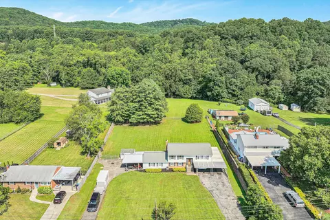 View/Area - 3707 Springvale St SE, Roanoke, VA 24014 photo 2 of 6