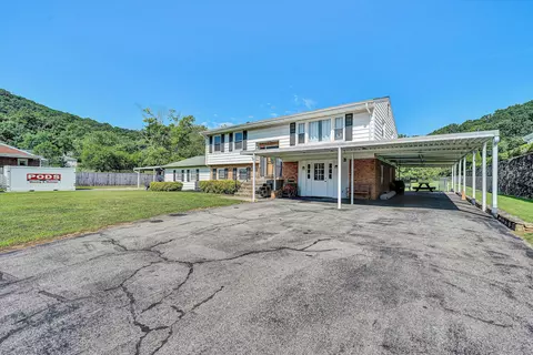 Exterior - 3707 Springvale St SE, Roanoke, VA 24014 photo 7 of 8